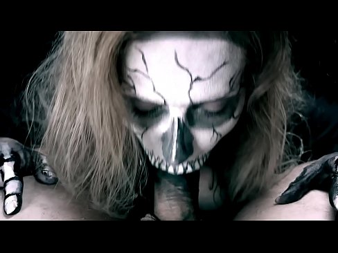 ❤️ Demonska djevojka siše kurac svojim crnim ustima i guta spermu. ️❌ Seks video na bs.4k-porno.ru ❌